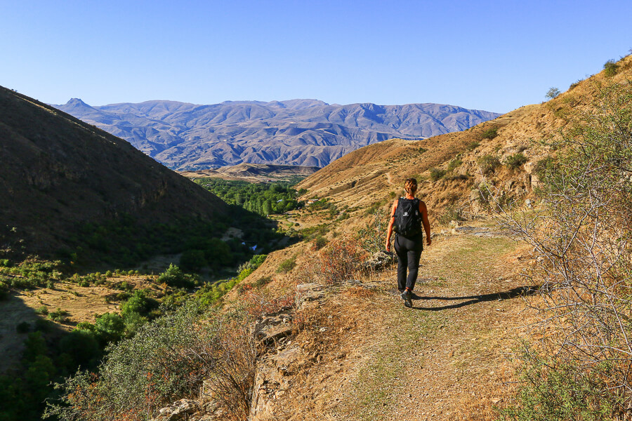 Yeghegnadzor randonnées dans les montagnes et petit canyon