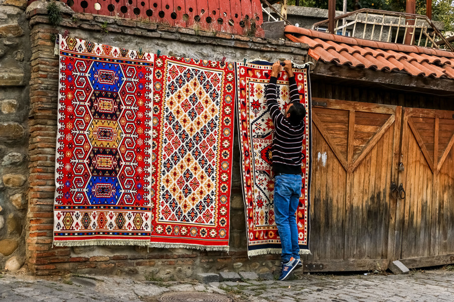 usghuli marchand tapis vieille ville