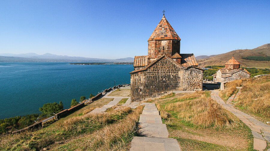 monastère de Sevanavank au bord du lac Sevan Nord de l'Arménie