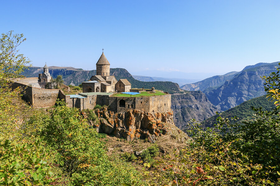 point de vue panoramique sur le monastère de Tatev