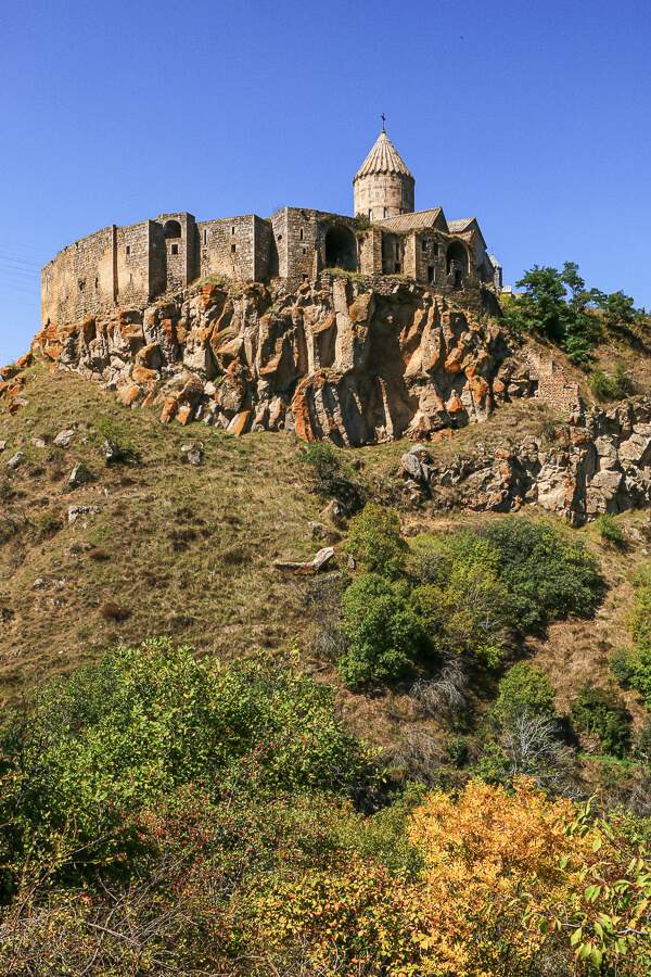 vue au pied du rocher de Tatev Arménie