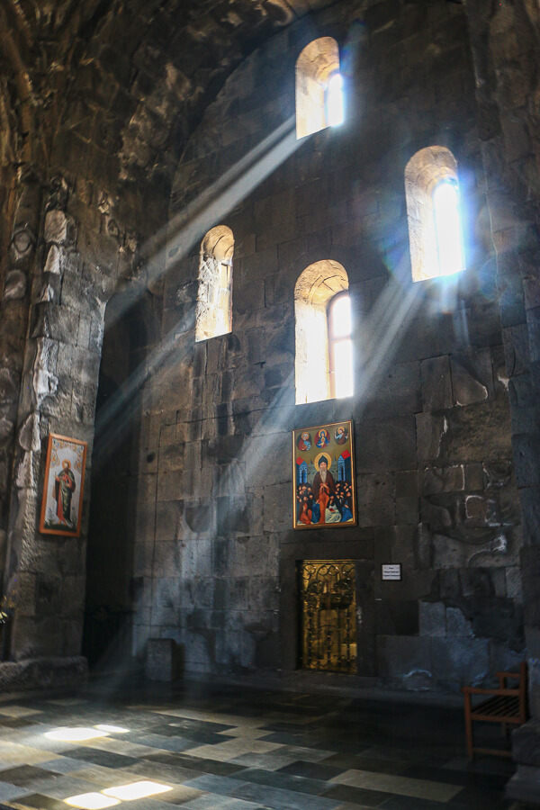 visite monastere de tatev intérieur