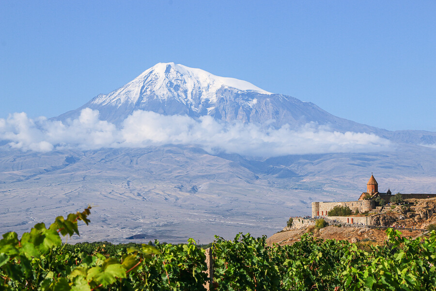 Khor Virap avec le Mont Ararat avec les vignes