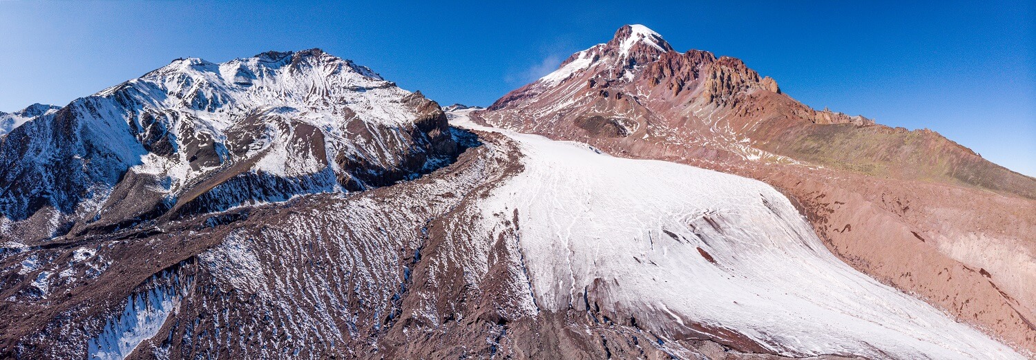 Glacier Gergeti et Mont Kazbek vu du ciel