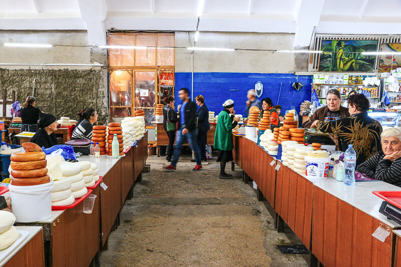 vendeuses de fromages sur le marché de Kutaisi