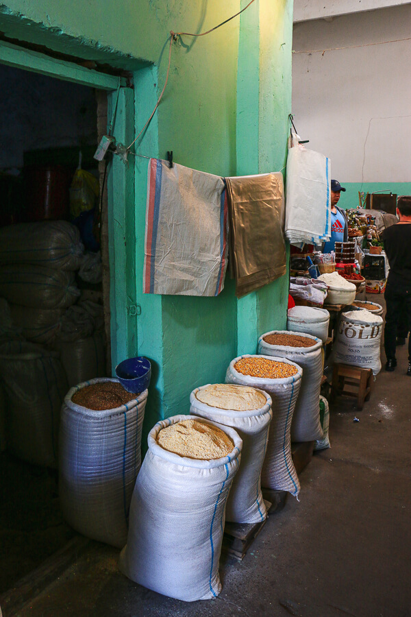 petit marché local à Chiatura