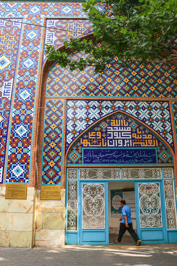 entrée de la mosquée bleue erevan