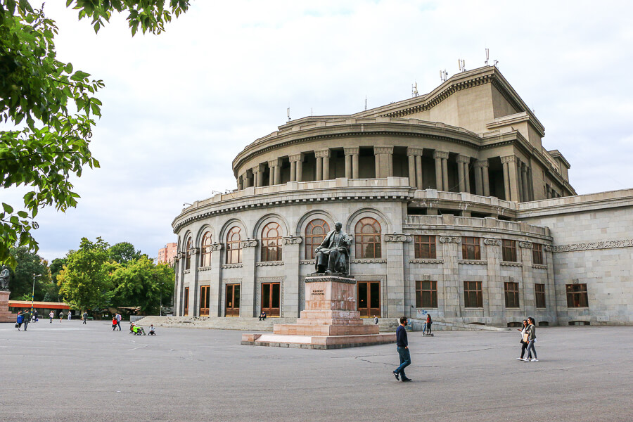 place de l'opéra Erevan Arménie
