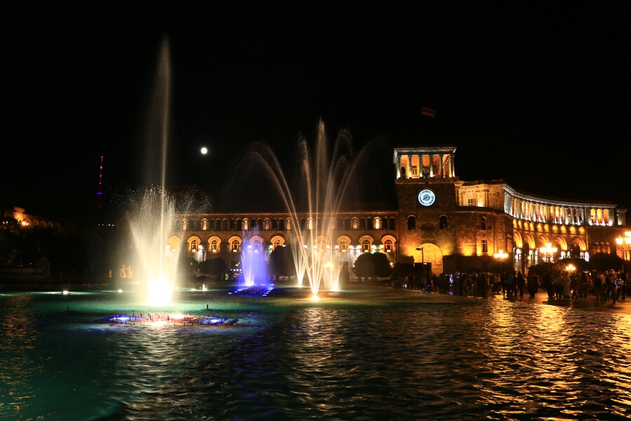 jet d'eau spectacle Erevan Place de la République