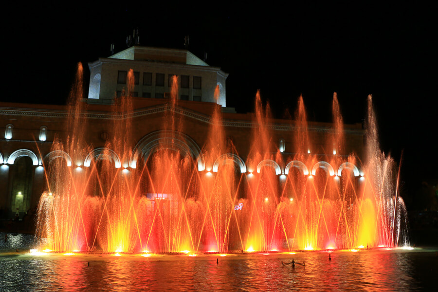spectacle de son et lumière fontaine Erevan