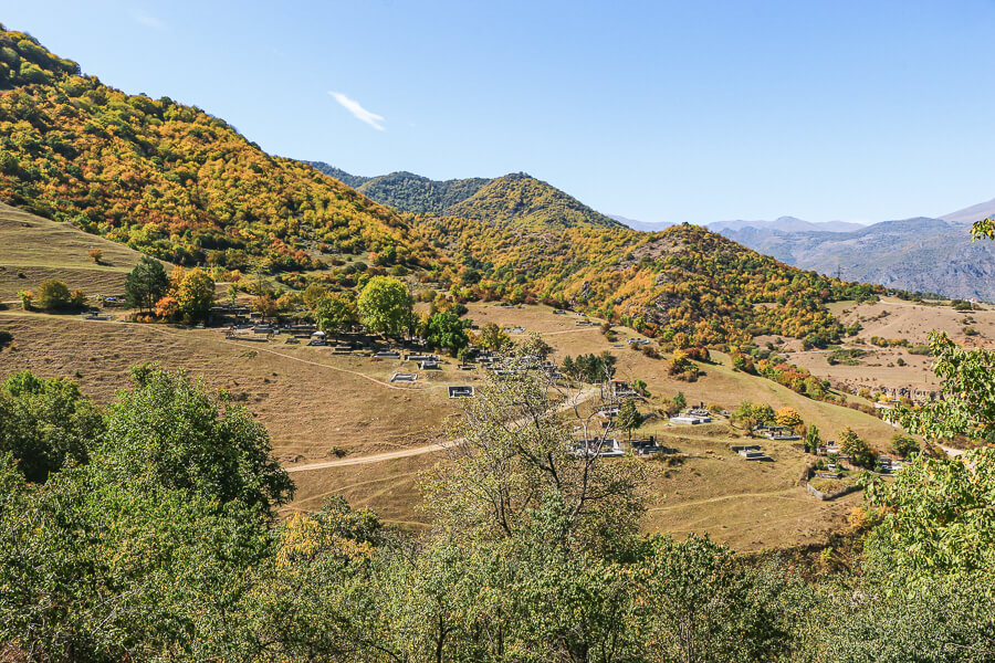 vue petits villages randonnée vers Alaverdi nord Arménie