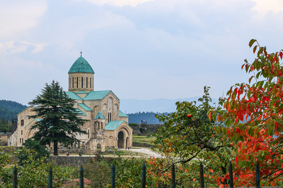 vue sur la cathédrale Bragati Kutaisi