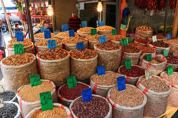 noix et fèves marché central Géorgie