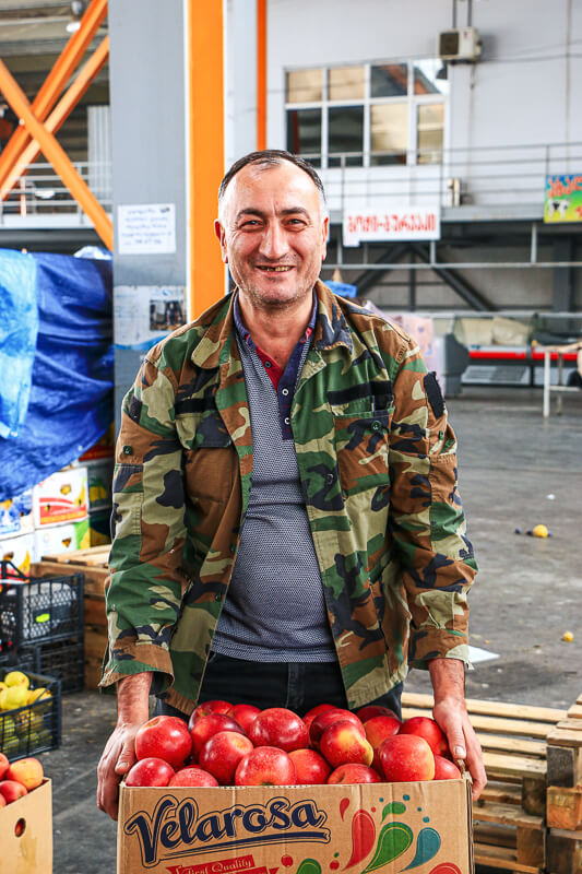 vendeur de pomme Tbilissi central bazar