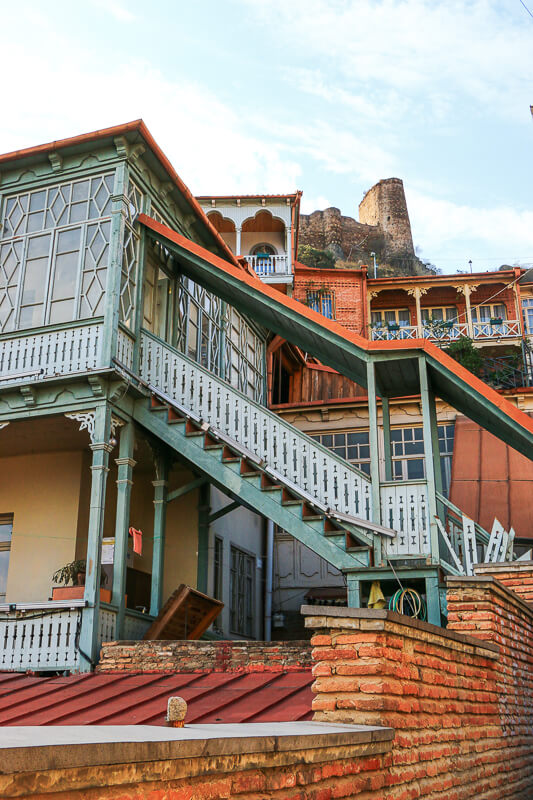 veranda escalier en bois vieille ville Tbilissi
