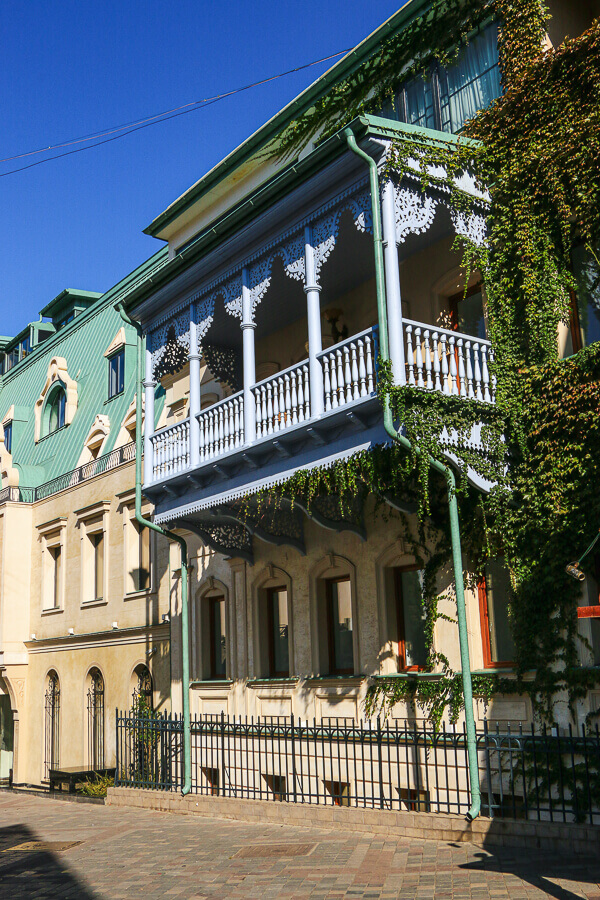 maison terrasse bleue Tbilissi