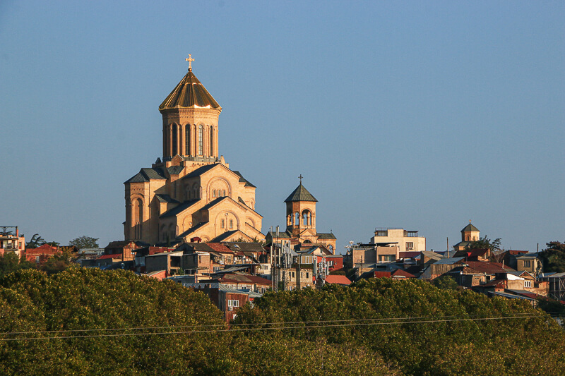 vue sur la Cathédrale de la Trinité Tbilissi