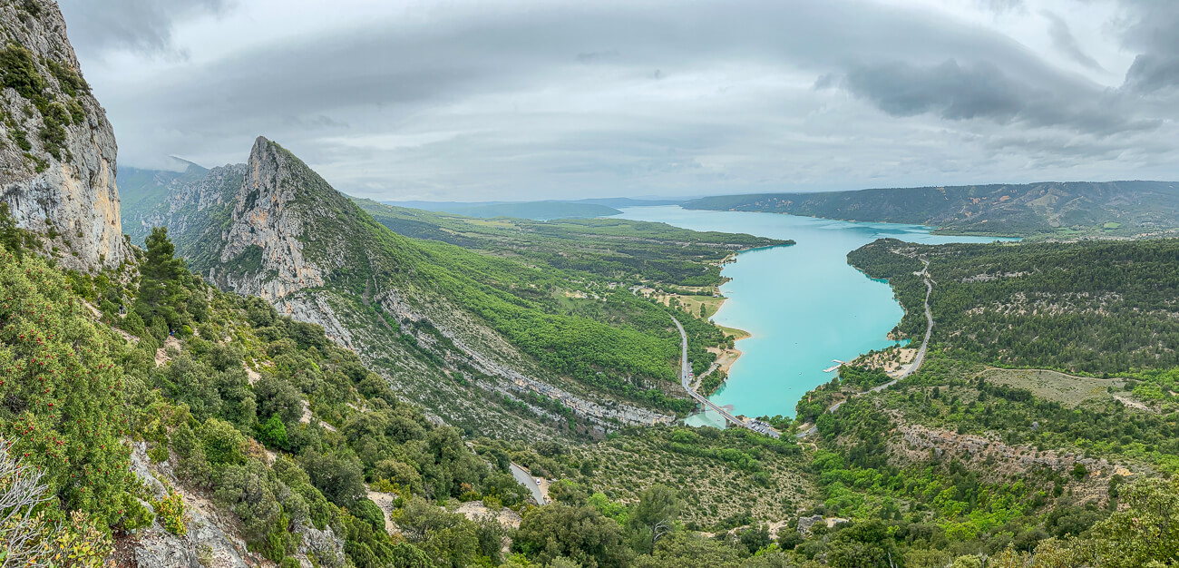 panorama verdon gorges lac et falaises