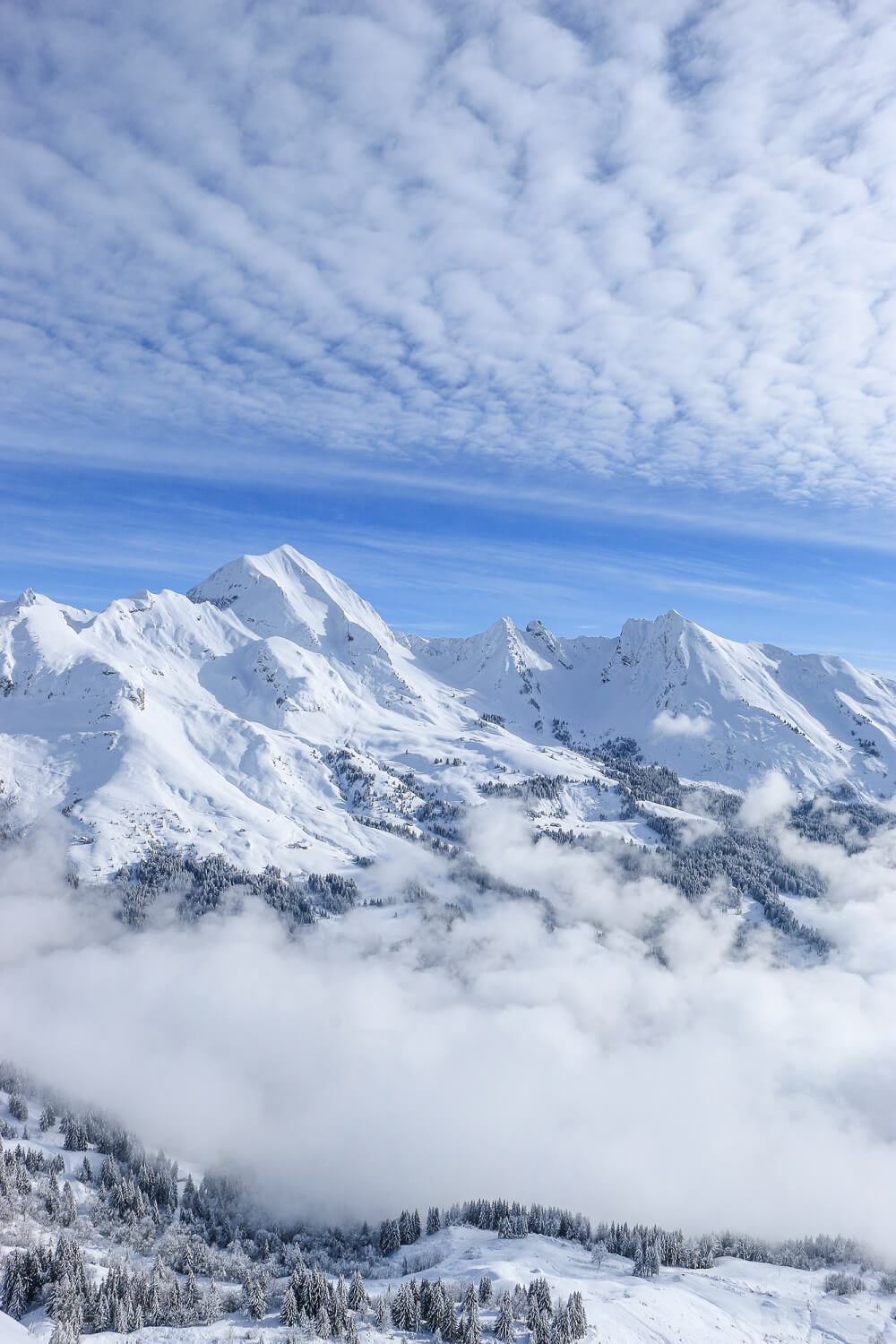 vue sur le Mont Charvin depuis le Sulens hiver