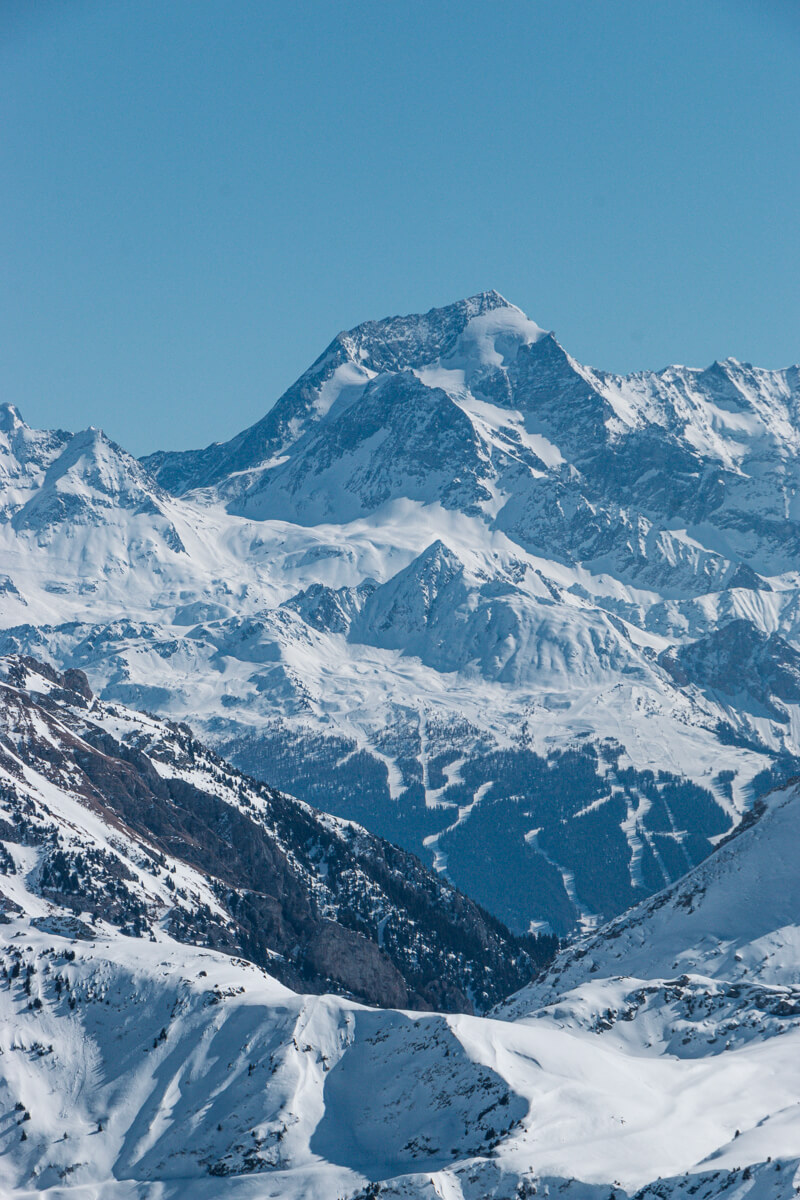 vue sur les alpes, sommets enneigés en hiver